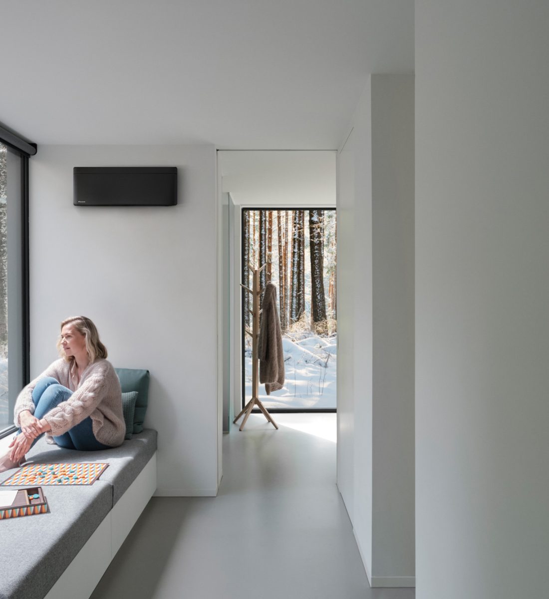 Daikin-Stylish-H-ilmalampopumppu-FTXTA-BB_Installation picture_007